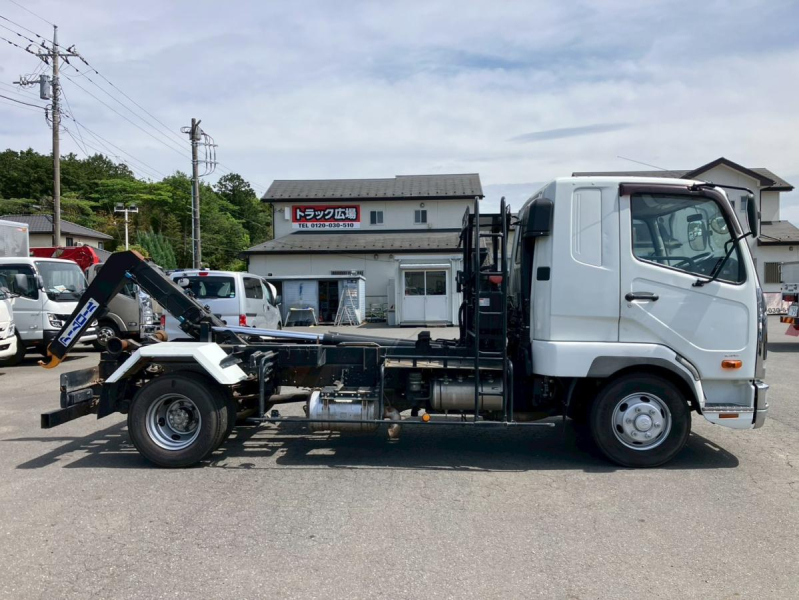 ☆R1 標準/4t ベッド付き ツインホイスト|中古トラックの販売・買取・査定のアイナビ