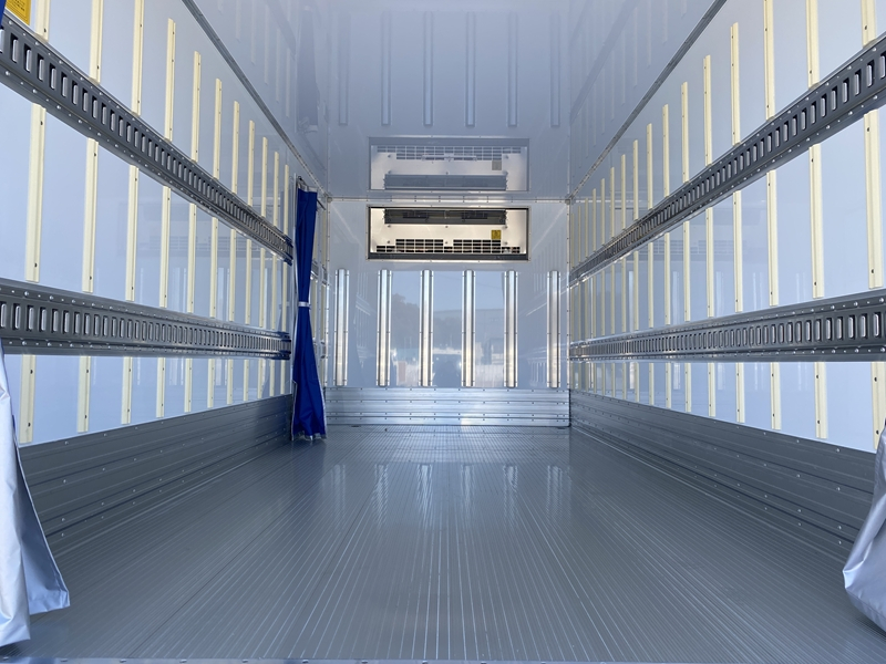 キャンター　ワイドロング　-30℃設定　スタンバイ　サイドドア　格納ゲート付　ラッシング2段　積載3,000kg|中古トラックの販売・買取・査定のアイナビ