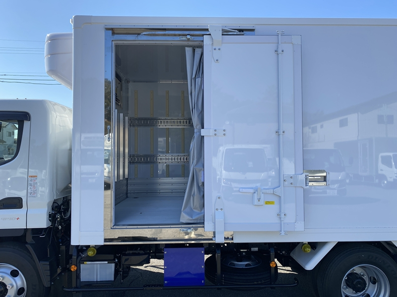 キャンター　ワイドロング　-30℃設定　スタンバイ　サイドドア　格納ゲート付　ラッシング2段　積載3,000kg|中古トラックの販売・買取・査定のアイナビ