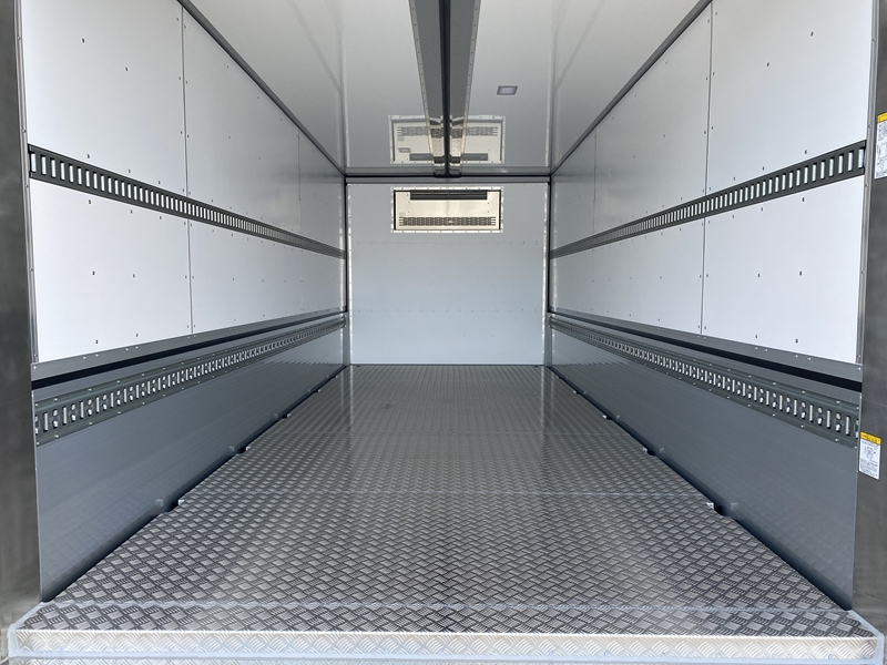 ファイター　ワイド　内寸6.2m　-30℃設定　積載1,950kg　プロライン装備|中古トラックの販売・買取・査定のアイナビ