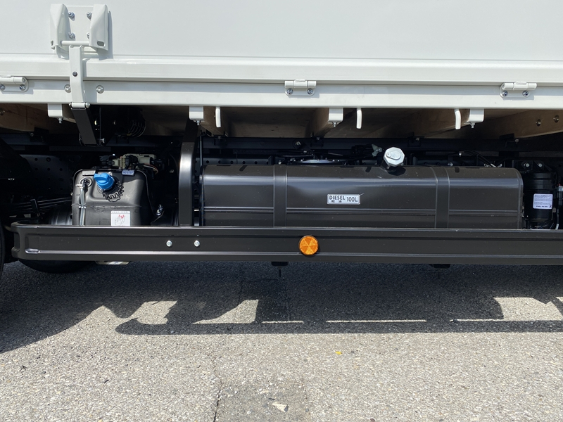 キャンター　標準ロング　全低床　木製　積載3,000kg　DUONIC|中古トラックの販売・買取・査定のアイナビ