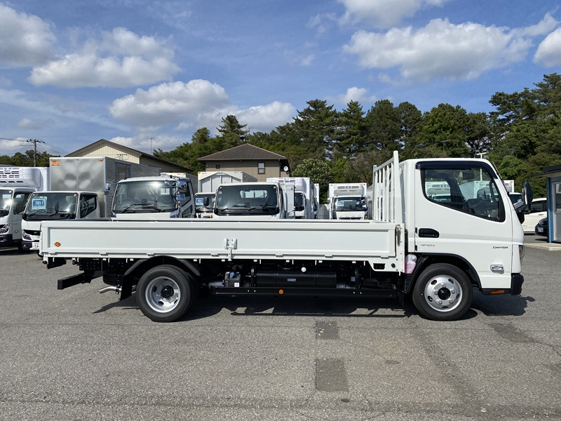 キャンター　標準ロング　全低床　木製　積載2,000kg|中古トラックの販売・買取・査定のアイナビ