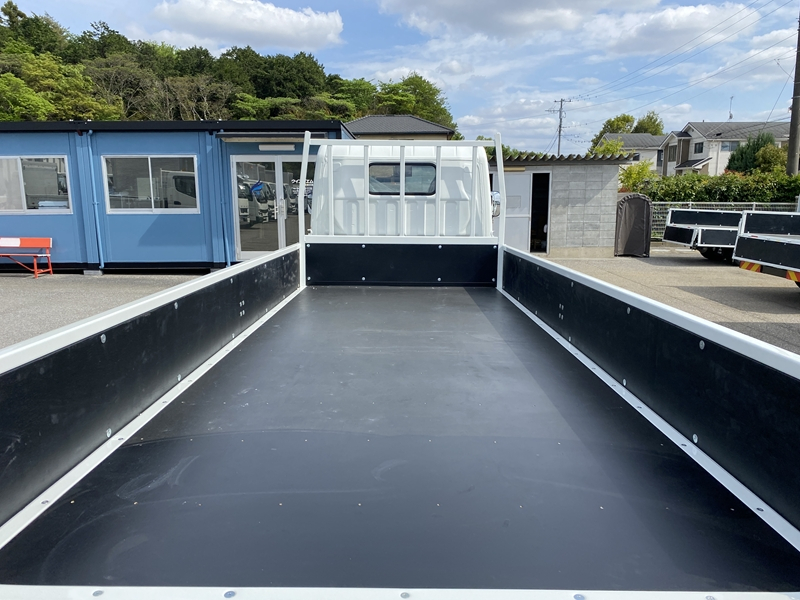キャンター　標準ロング　全低床　木製　積載2,000kg　DUONIC|中古トラックの販売・買取・査定のアイナビ