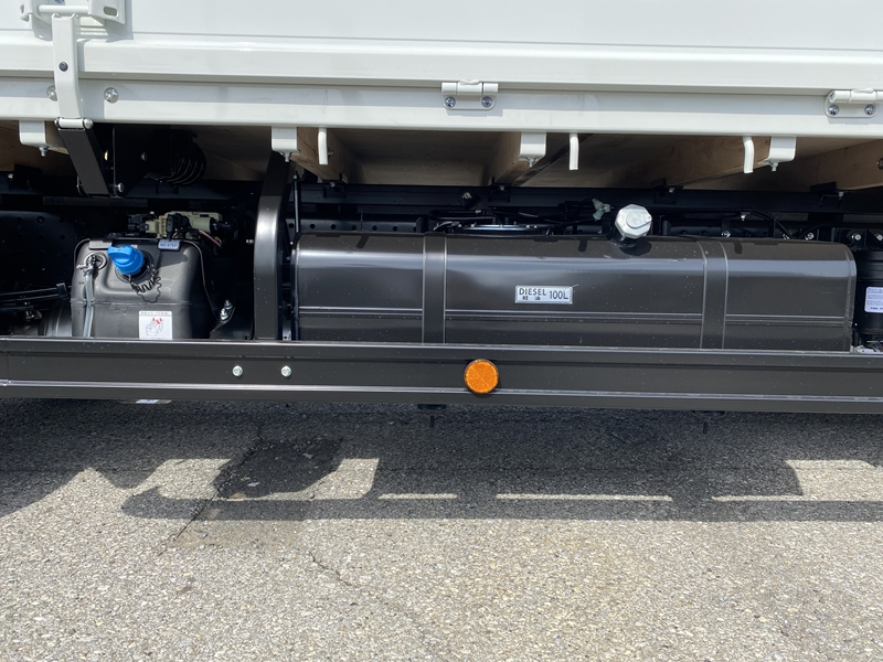 キャンター　標準ロング　全低床　木製　積載2,000kg　DUONIC|中古トラックの販売・買取・査定のアイナビ