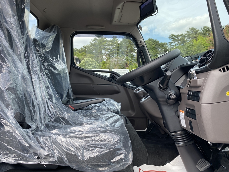 キャンター　標準ロング　全低床　木製　積載2,000kg　DUONIC|中古トラックの販売・買取・査定のアイナビ