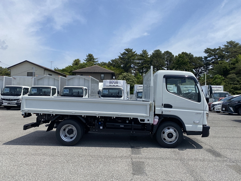 キャンター　セミロング　全低床　木製　積載4,900kg　DUONIC|中古トラックの販売・買取・査定のアイナビ