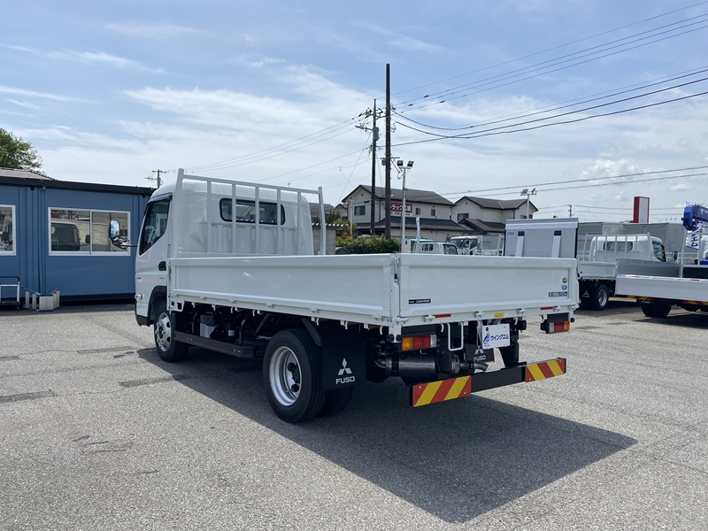 キャンター　セミロング　全低床　木製　積載4,900kg　DUONIC|中古トラックの販売・買取・査定のアイナビ