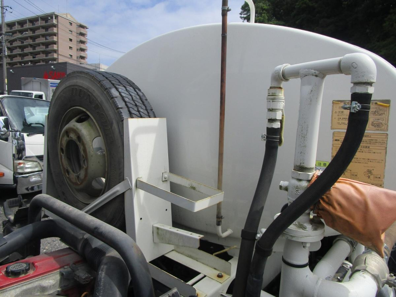 散水車・サブエンジン式・前後散水・4000L|中古トラックの販売・買取・査定のアイナビ