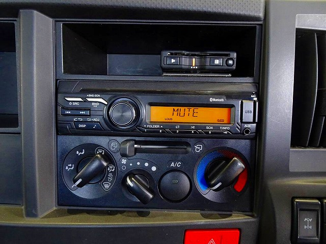 アトラス1.55t4WDFSLSタイヤ平ボデー|中古トラックの販売・買取・査定のアイナビ