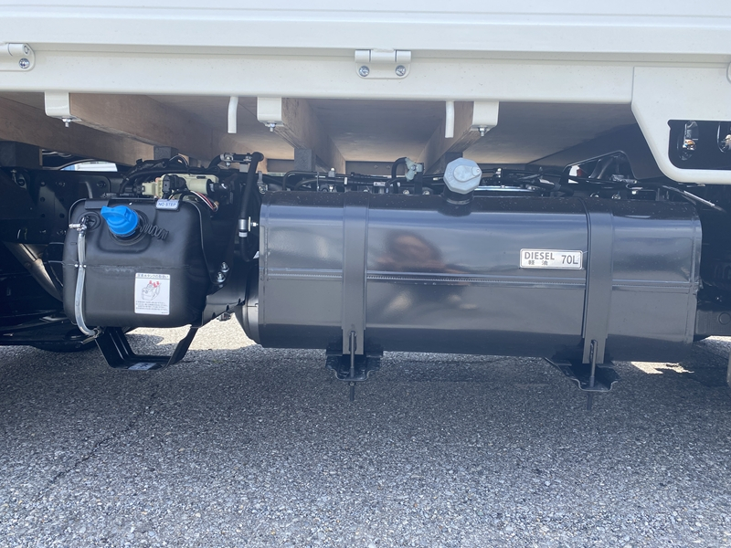 キャンター　標準10尺　全低床　木製　積載2,000kg　DUONIC|中古トラックの販売・買取・査定のアイナビ