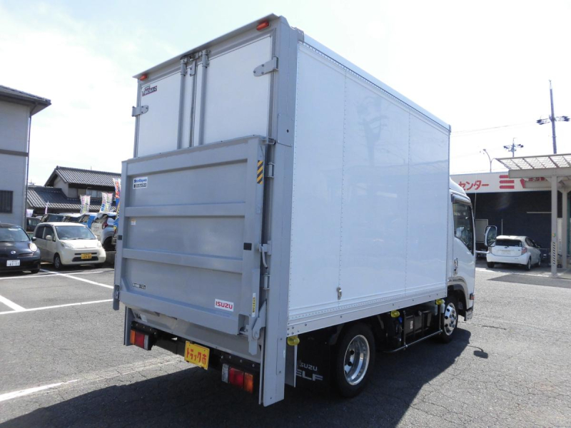 令和3年エルフ1.75T　PG付パネルバン　準中型免許〇|中古トラックの販売・買取・査定のアイナビ