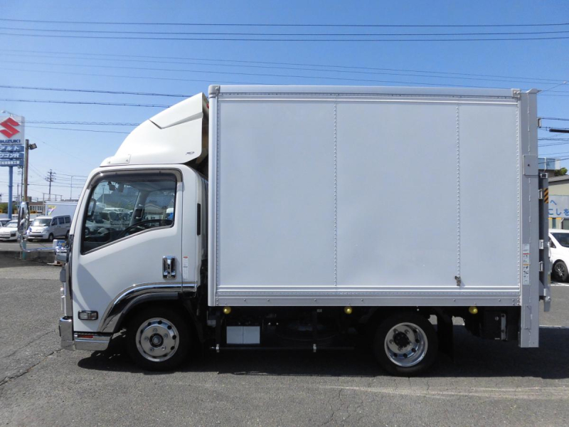 令和3年エルフ1.75T　PG付パネルバン　準中型免許〇|中古トラックの販売・買取・査定のアイナビ