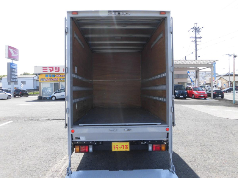 令和3年エルフ1.75T　PG付パネルバン　準中型免許〇|中古トラックの販売・買取・査定のアイナビ