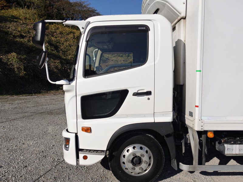 ワイド低温冷蔵冷凍パワーゲート積載3t|中古トラックの販売・買取・査定のアイナビ