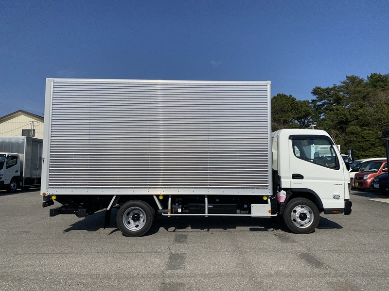 キャンター　ワイドロング　全低床　ラッシング2段　サイドドア　跳上ゲート付　積載3,500kg|中古トラックの販売・買取・査定のアイナビ