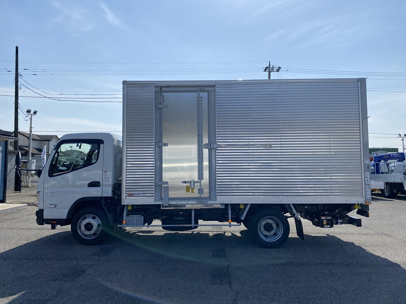 キャンター　ワイドロング　全低床　ラッシング2段　サイドドア　跳上ゲート付　積載3,500kg|中古トラックの販売・買取・査定のアイナビ