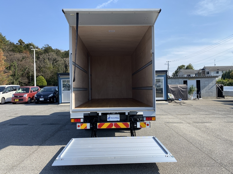 キャンター　ワイドロング　全低床　ラッシング2段　サイドドア　跳上ゲート付　積載3,500kg|中古トラックの販売・買取・査定のアイナビ