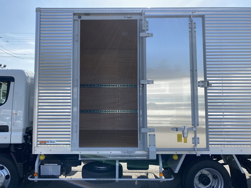 キャンター　ワイドロング　全低床　ラッシング2段　サイドドア　跳上ゲート付　積載3,500kg|中古トラックの販売・買取・査定のアイナビ