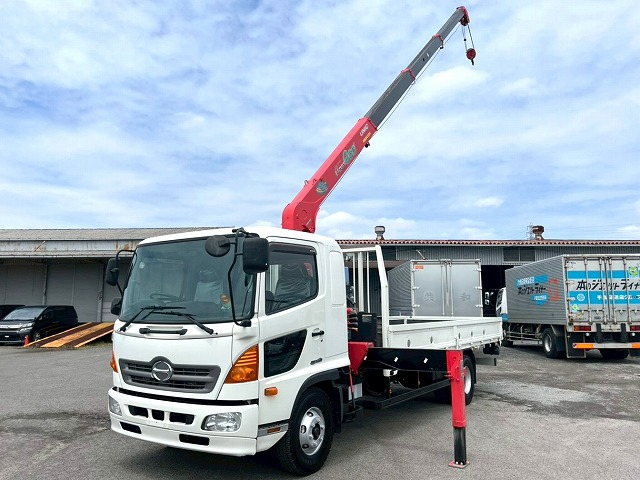 UNIC製・4段ラジコン★角足ジャッキ★ベッド付★6速MT車|中古トラックの販売・買取・査定のアイナビ