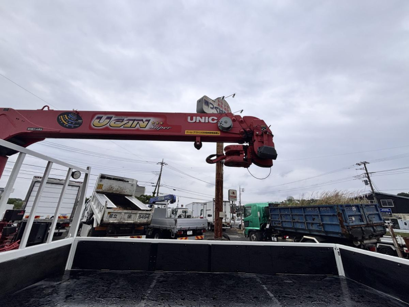 ワイドロング 3段クレーンラジコン付き 積載3750kg|中古トラックの販売・買取・査定のアイナビ