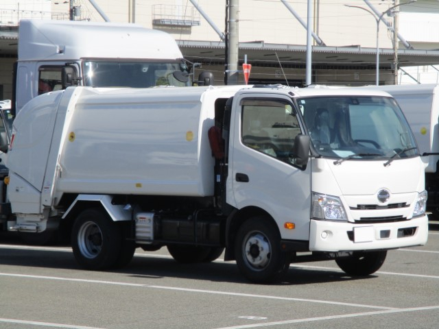 R5　日野デュトロ　プレス式塵芥車5.9立米|中古トラックの販売・買取・査定のアイナビ