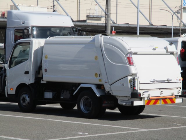 R5　日野デュトロ　プレス式塵芥車5.9立米|中古トラックの販売・買取・査定のアイナビ
