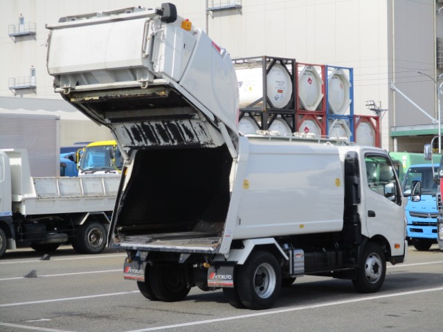 R5　日野デュトロ　プレス式塵芥車5.9立米|中古トラックの販売・買取・査定のアイナビ