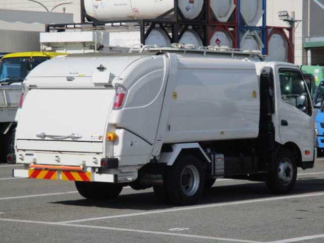 R5　日野デュトロ　プレス式塵芥車5.9立米|中古トラックの販売・買取・査定のアイナビ