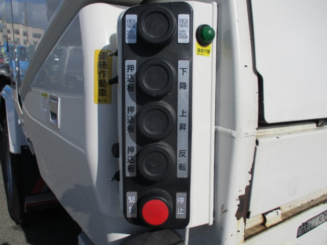 R5　日野デュトロ　プレス式塵芥車5.9立米|中古トラックの販売・買取・査定のアイナビ