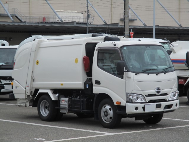 R5　日野デュトロ　プレス式塵芥車4.3立米|中古トラックの販売・買取・査定のアイナビ