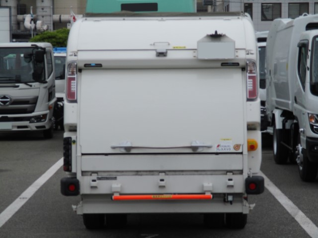 R5　日野デュトロ　プレス式塵芥車4.3立米|中古トラックの販売・買取・査定のアイナビ