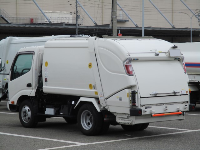R5　日野デュトロ　プレス式塵芥車4.3立米|中古トラックの販売・買取・査定のアイナビ
