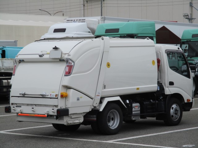 R5　日野デュトロ　プレス式塵芥車4.3立米|中古トラックの販売・買取・査定のアイナビ