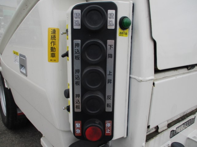 R5　日野デュトロ　プレス式塵芥車4.3立米|中古トラックの販売・買取・査定のアイナビ