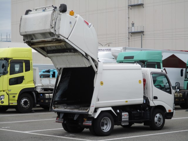 R5　日野デュトロ　プレス式塵芥車4.3立米|中古トラックの販売・買取・査定のアイナビ