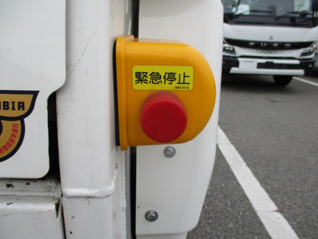 R5　日野デュトロ　プレス式塵芥車4.3立米|中古トラックの販売・買取・査定のアイナビ