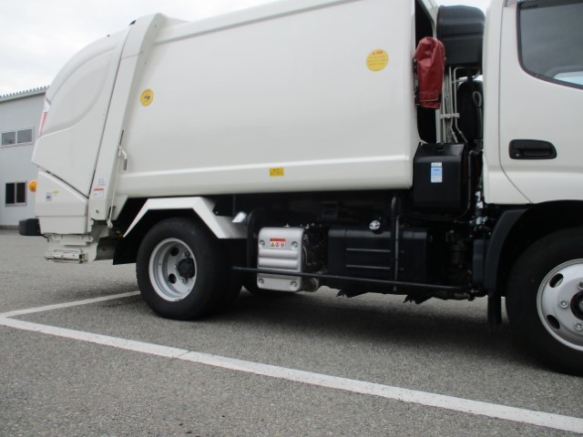 R5　日野デュトロ　プレス式塵芥車4.3立米|中古トラックの販売・買取・査定のアイナビ