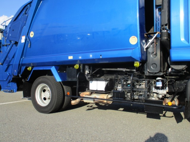 H25 いすゞフォワード プレス式塵芥車8.2立米|中古トラックの販売・買取・査定のアイナビ
