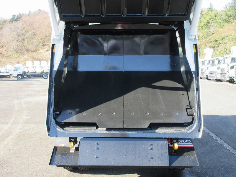 R7三菱キャンター3トンプレス式塵芥車5.3立米 *未使用車|中古トラックの販売・買取・査定のアイナビ