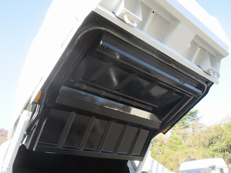 R7三菱キャンター3トンプレス式塵芥車5.3立米 *未使用車|中古トラックの販売・買取・査定のアイナビ