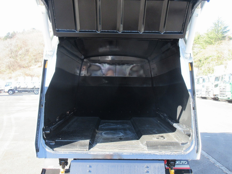 R7三菱キャンター3トンプレス式塵芥車5.3立米 *未使用車|中古トラックの販売・買取・査定のアイナビ