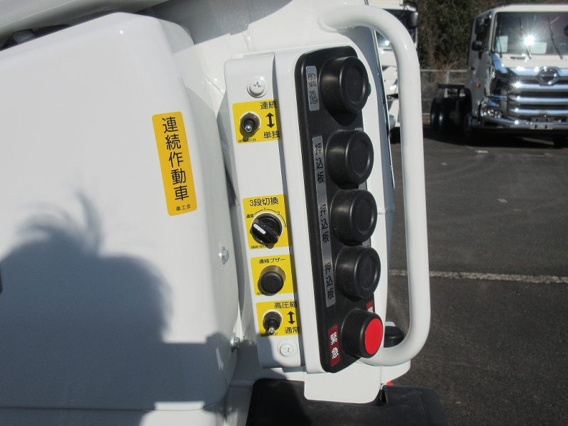 R7三菱キャンター3トンプレス式塵芥車5.3立米 *未使用車|中古トラックの販売・買取・査定のアイナビ