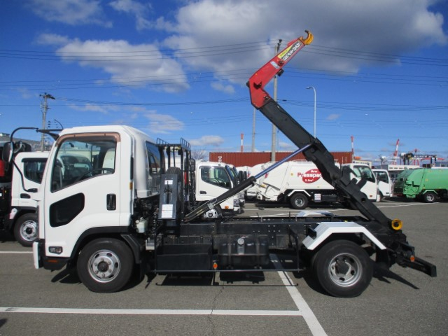 H28 いすゞフォワード 4トンフックロール|中古トラックの販売・買取・査定のアイナビ