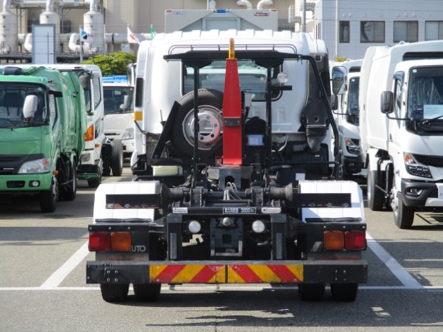 H28 いすゞフォワード 4トンフックロール|中古トラックの販売・買取・査定のアイナビ