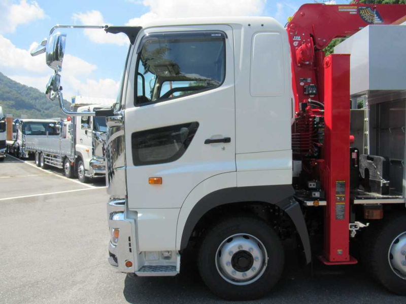 4軸低床 ユニック 4段 ウィンチ ヤハタボデー L8650㎜|中古トラックの販売・買取・査定のアイナビ