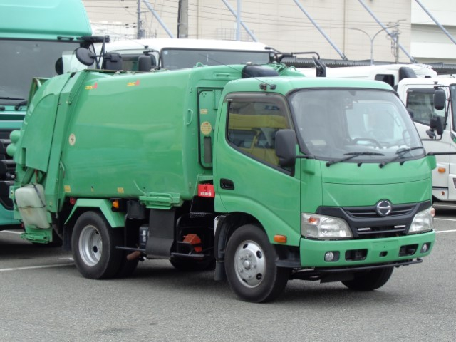 H27 日野デュトロ プレス式塵芥車4.3立米|中古トラックの販売・買取・査定のアイナビ