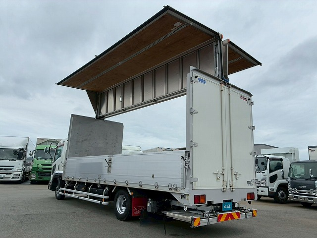 フルキャブ/ベッド付き210馬力6速マニュアルMT4t8t|中古トラックの販売・買取・査定のアイナビ
