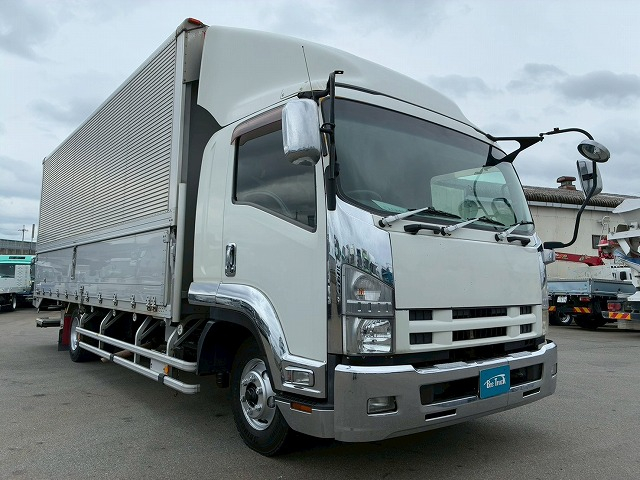 フルキャブ/ベッド付き210馬力6速マニュアルMT4t8t|中古トラックの販売・買取・査定のアイナビ