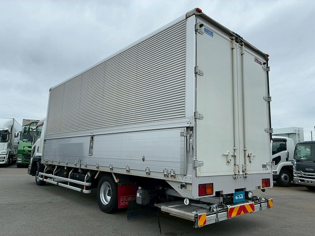 フルキャブ/ベッド付き210馬力6速マニュアルMT4t8t|中古トラックの販売・買取・査定のアイナビ