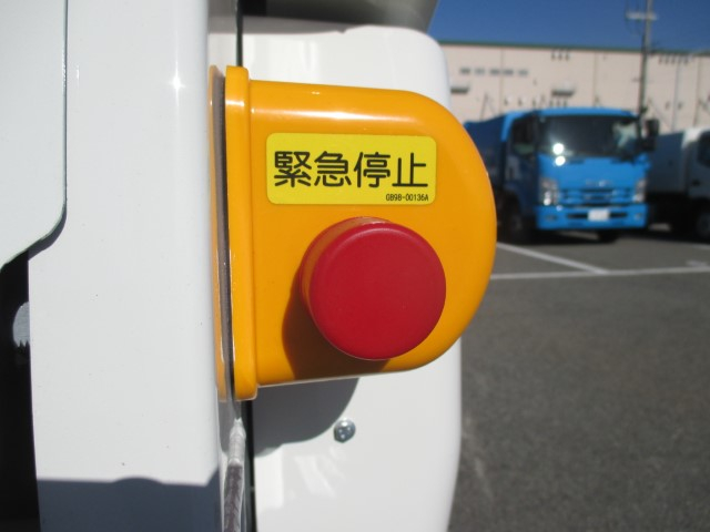 R7 日野デュトロ プレス式塵芥車5.9立米 未使用車|中古トラックの販売・買取・査定のアイナビ